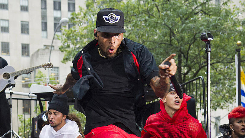 Chris Brown bei einem Auftritt in der "Today Show" im Jahr 2013 Chris Brown bei einem Auftritt in der "Today Show" im Jahr 2013