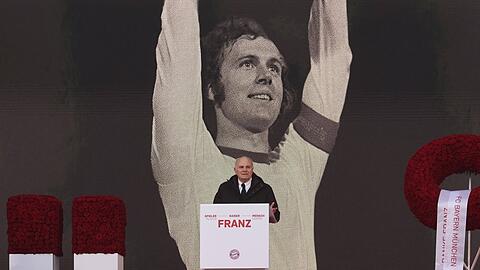 Uli Hoeneß während der Gedenkfeier für Franz Beckenbauer in der Münchner Allianz Arena.