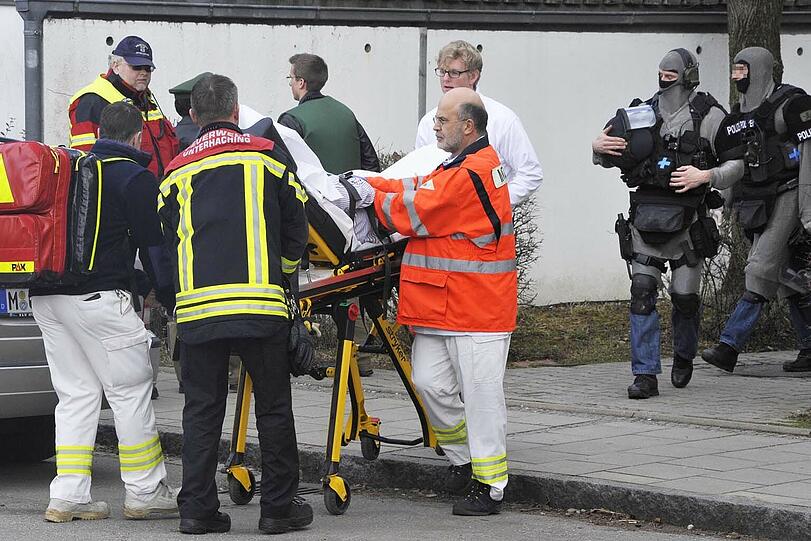 Die Frau wurde ärztlich versorgt und abtransportiert.