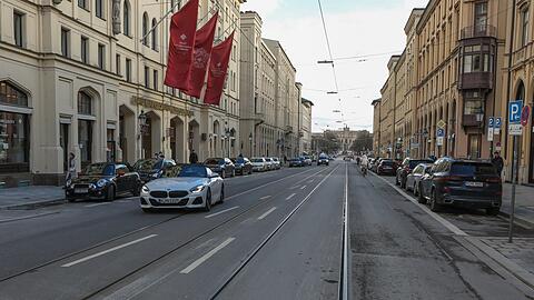 Blick in Münchens Nobel-Meile: Die Maximilianstraße in der Innenstadt. (Archivbild)