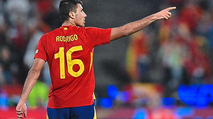 Nach dem Takt des Chefdirigenten tanzt die Furia Roja: Mittelfeld-Stratege Rodri ist der Dreh- und Angelpunkt des so dominanten spanischen Spiels.  Alle Fotos: imago