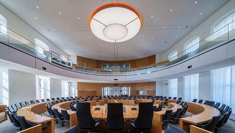 Umfrage deutet auf Kopf-an-Kopf-Rennen zwischen CDU und SPD hin. (Archivbild)