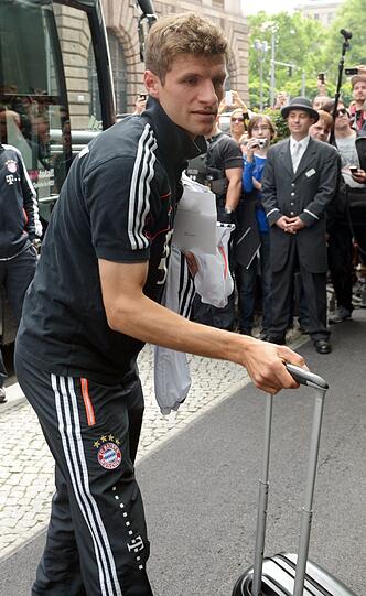 Berlin! Berlin! Der FC Bayern ist am Regent Hotel angekommen. Die Bilder