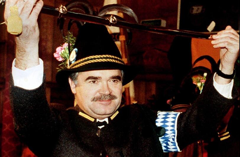 Demonstrativ traditionsbewusst: Das Bild vom 11. April 1991 zeigt Peter Gauweiler als Münchner CSU-Vorsitzenden und Ehrenoffizier der bayerischen Gebirgsschützen.