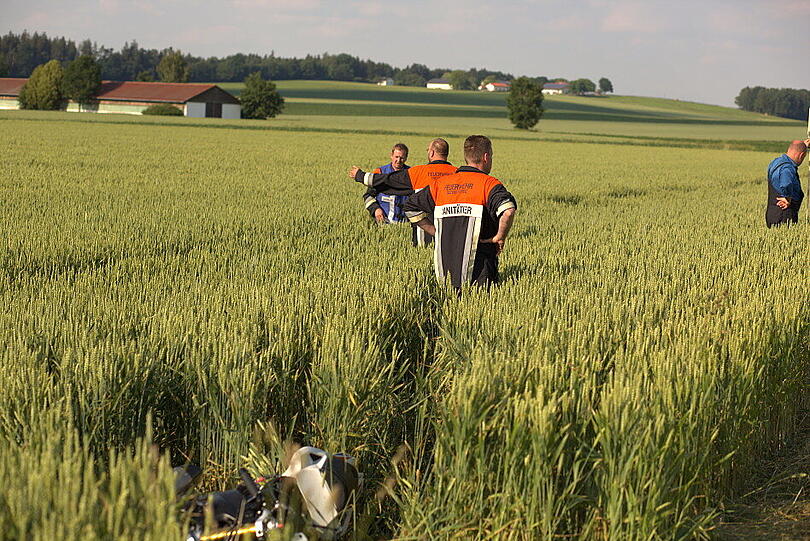 Ein Skoda prallte auf ein entgegenkommendes Motorrad. Der Motorradfahrer überlebte den Zusammenstoß nicht.