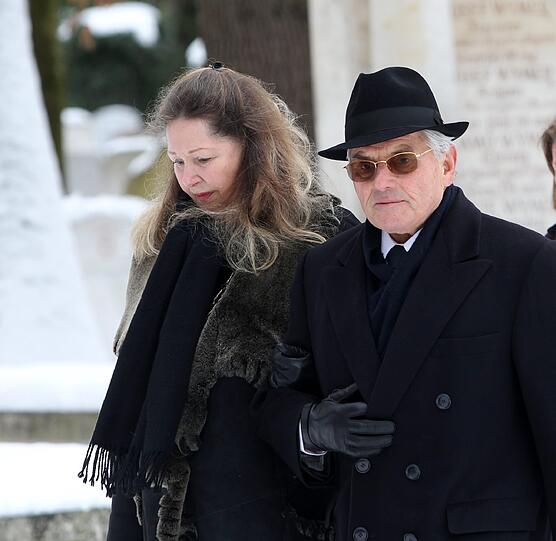Der trauernde Vater: Müller-Brot-Gründer Hans Müller, hier begleitet von seiner Frau Heidi.