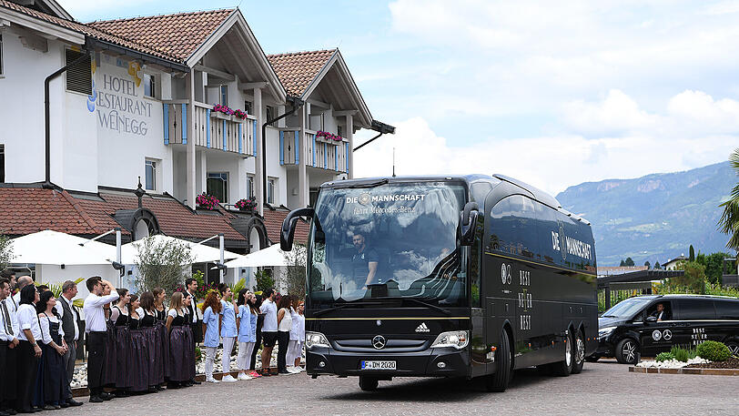 Die deutsche Nationalmannschaft bereitet sich in Eppan (Südtirol) auf die kommende WM vor. Klicken Sie sich in der Bilderstrecke durch Fotos vom Hotel- und Trainingsgelände.