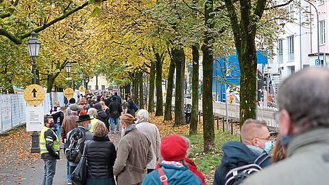Die Schlange vor dem Einlass ist bis zu 200 Meter lang.