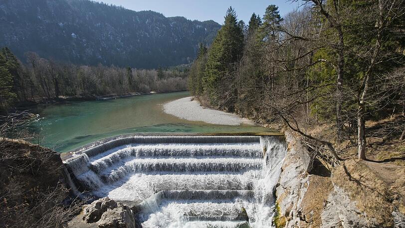 Der Lechfall in Füssen ist ein beliebtes Fotomotiv. Wer ein Stativ hat, kann sich auch an Langzeitbelichtungen versuchen. Der Lechfall in Füssen ist ein beliebtes Fotomotiv. Wer ein Stativ hat, kann sich auch an Langzeitbelichtungen versuchen.