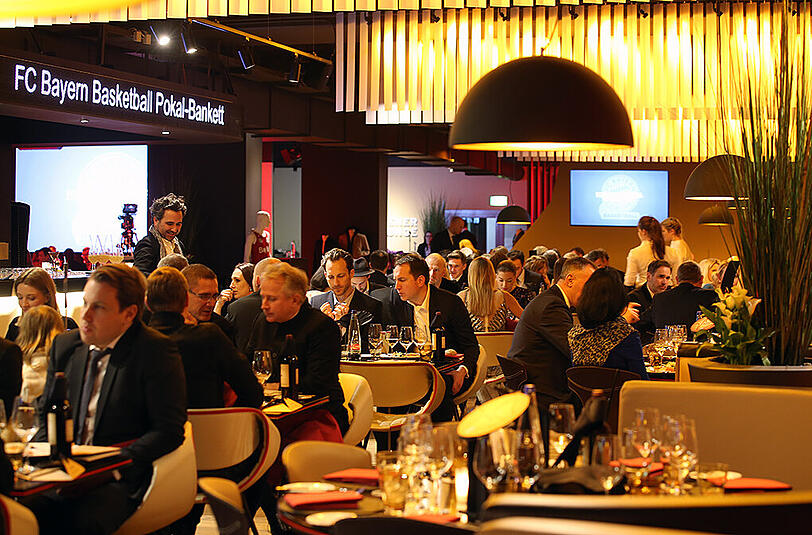 Einstimmung auf das großes Basketball-Pokal-Wochenende in München: Das Bankett in der Säbener Lounge der Allianz Arena.
