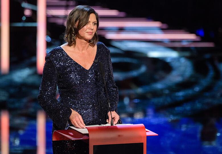 Die bayerische Wirtschaftsministerin Ilse Aigner (CSU) hält die Laudatio für Werner Herzog. Der gebürtige Münchner wurde mit dem Ehrenpreis des Ministerpräsidenten ausgezeichnet.