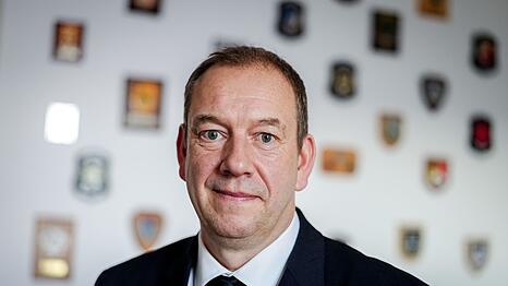 Der Wehrbeauftragte Henning Otte stellt eine ge&auml;nderte Einstellung der Gesellschaft zur Bundeswehr fest.