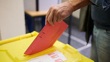 Vier Kandidaten der AfD wurden wegen Zweifeln an ihrer Verfassungstreue nicht zur Wahl zugelassen. (Archivbild)