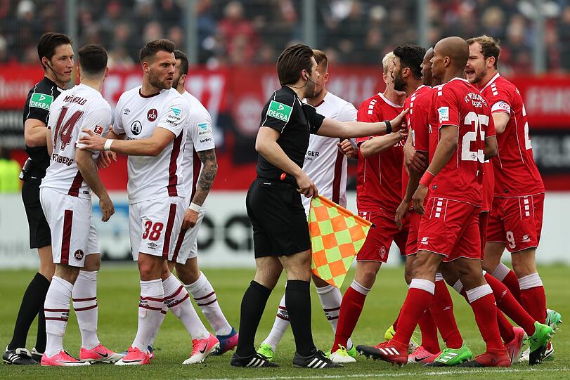 Umkämpft: Würzburg und Nürnberg trennen sich am Ende 1:1