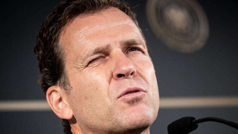Oliver Bierhoff hat die Kritik von Uli Hoeneß zurückgewiesen. Oliver Bierhoff hat die Kritik von Uli Hoeneß zurückgewiesen.