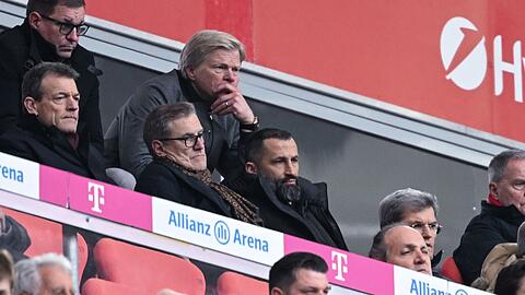 Nach der 1:3-Niederlage in Mainz steht die Führungsriege des FC Bayern hart in der Kritik.