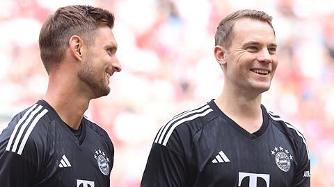 Bald wieder ein gewohnter Anblick: Manuel Neuer (re.) im Trikot des FC Bayern – mit Sven Ulreich als Stellvertreter.