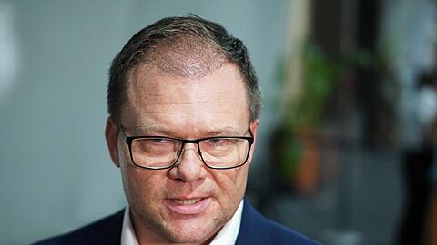 Umweltminister Carsten Schneider hatte mehrfach angekündigt, das Klimaschutzprogramm zum Jahresende präsentieren zu wollen. (Archivbild)