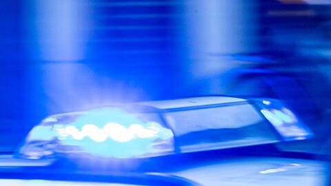 Die Einsatzfahrt der Polizei endete abrupt. (Symbolbild)