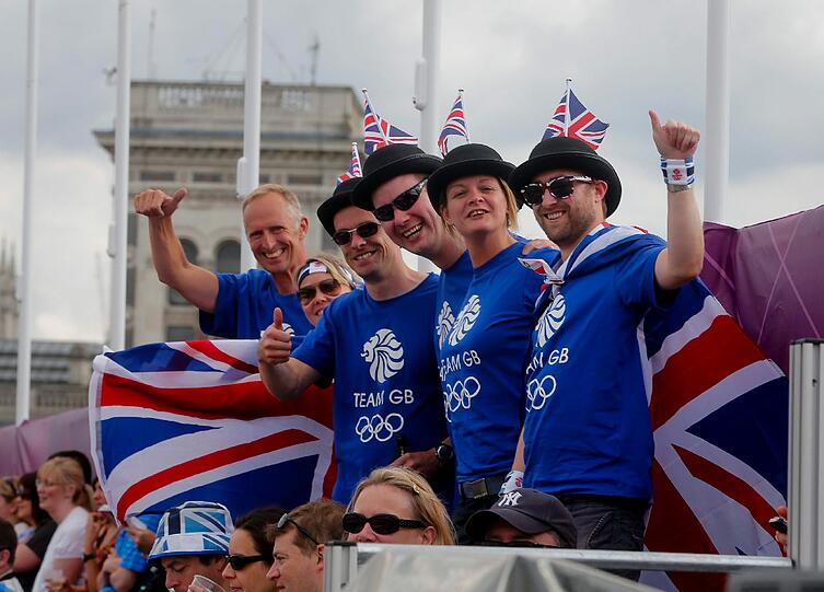 Wummernde Beats, tanzende Fans, knappe Bikinis und die besten Beachvolleyballer der Welt: Beim olympischen Turnier auf dem Horse Guards Parade wird ausgelassen gefeiert.