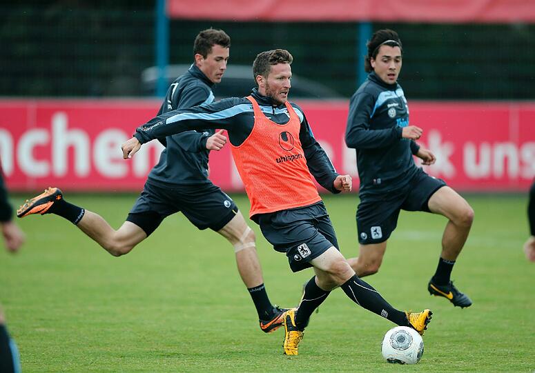 Training an der Grünwalder: Friedhelm Funkel bei der Einheit mit dem TSV 1860. Die Bilder