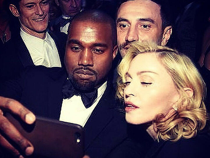 Kanye West und Madonna posierten bei einer Veranstaltung in New York für ein Selfie