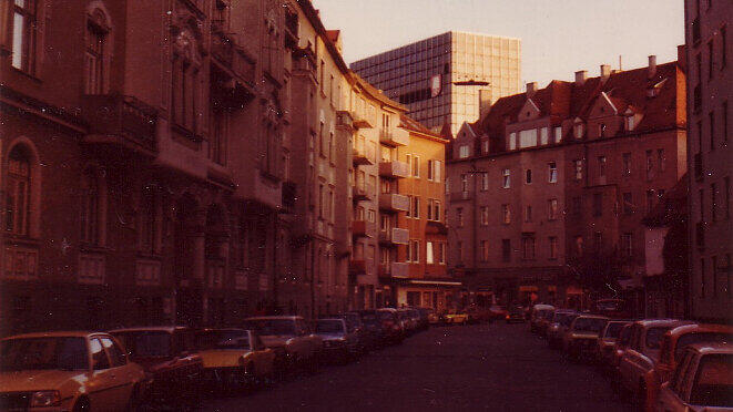 "Aus meiner Schwabinger Zeit 1970-82 ist mir dieses Bild aus der Siegfriedstraße mit dem Hertie geblieben. An den Autos ist zu erkennen, dass es um 1977 entstanden ist", schreibt AZ-Leser Hans-Georg Hinterreiter.