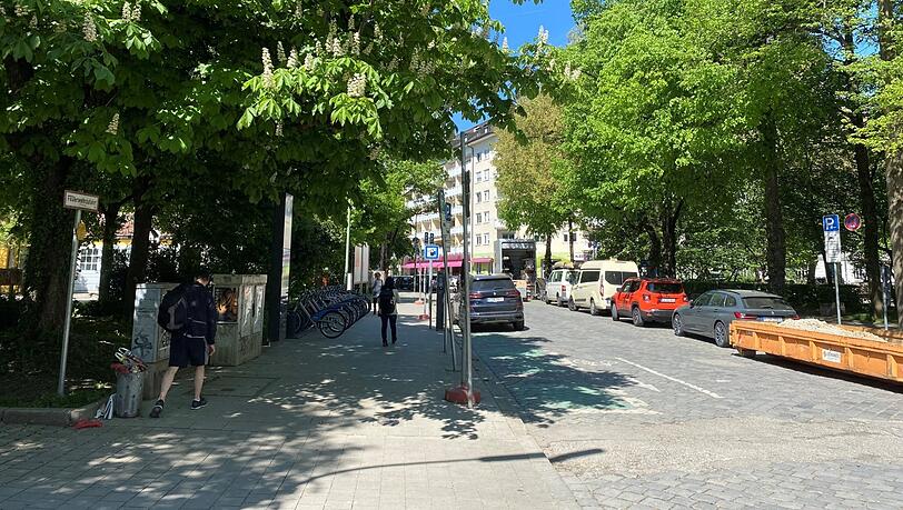 Hier am Dreieck "Am Glockenbach" sollen Parkplätze wegfallen.