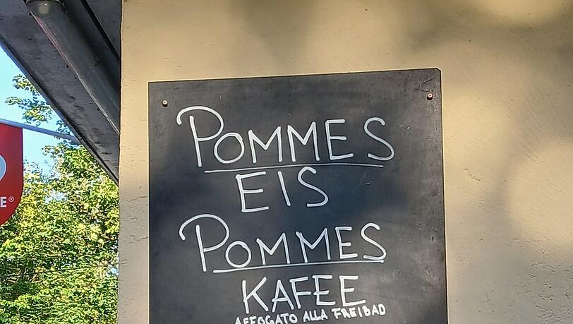 Ob es hier auch Pommes gibt? So gesehen im Maria Einsiedel. Ob es hier auch Pommes gibt? So gesehen im Maria Einsiedel.