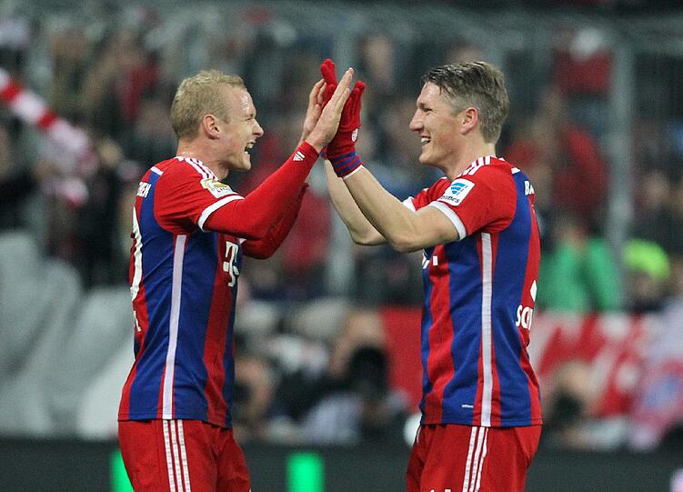 Zehn Minuten nach seiner Einwechslung ist Schweinsteiger schon wieder an einem Bayern-Tor beteiligt. Er bereitet Sebastian Rodes Treffer per Lupfer vor.
