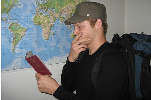 Nur mit Chip: Wer in die USA will, der braucht den neuen roten Reisepass, Foto: C. Adrian