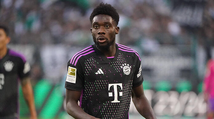 Bleiben oder gehen? Im Vertragspoker um Alphonso Davies gibt es noch keinen Durchbruch. Real Madrid beobachtet die Situation.