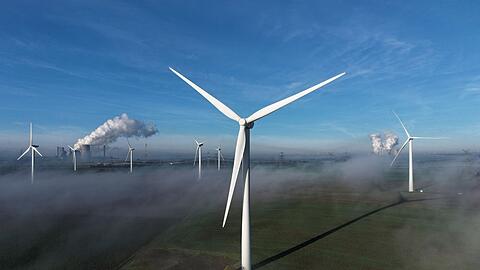 Der Ausbau von Windr&auml;dern an Land in Deutschland hat sich im vergangenen Jahr deutlich beschleunigt.