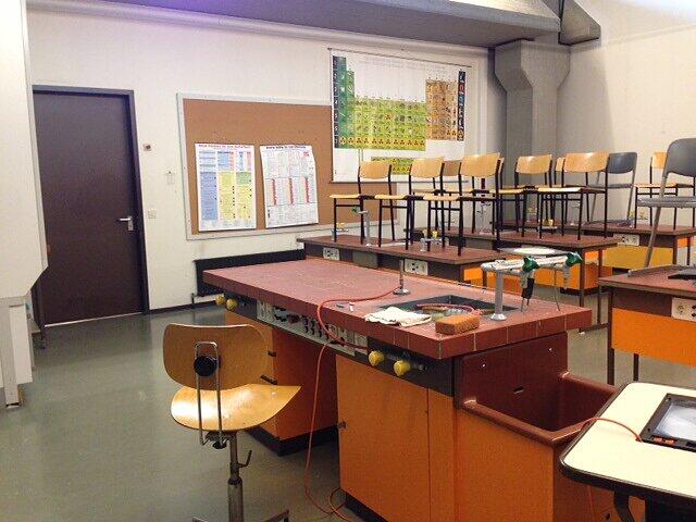 Der Chemieraum im Gymnasium: Hinter der braunen Tür in einem Abfallbehälter lagerte das potenziell explosive Gemisch