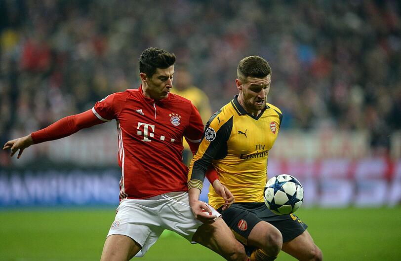 Robert Lewandowski: Note 2. Verursachte den Arsenal-Elfer, vergab zwei gute Chancen (35., 43.) &ndash; dann war er aber zur Stelle: Köpfte das 2:1 und legte Thiagos 3:1 genial vor.