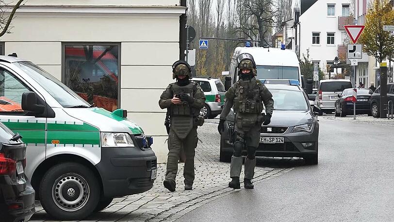 Geiselnahme beendet: Das SEK in Pfaffenhofen im Einsatz. Klicken Sie sich durch die Bilder!