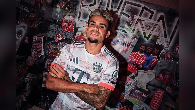 Der neue Bayern-Star Luis Díaz in seiner neuen Arbeitsuniform.