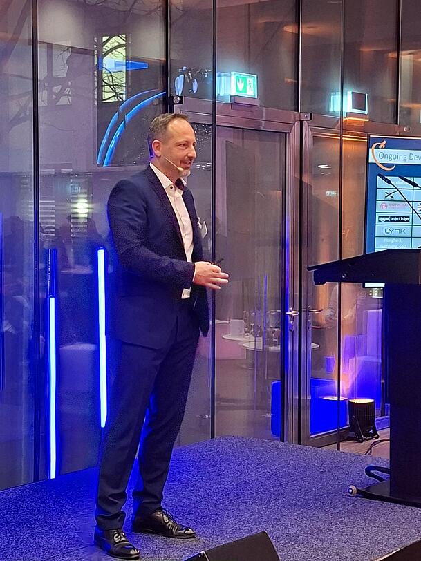 Andreas Knopp, Sprecher des Forschungszentrums Space und Professor für Informationsverarbeitung an der Universität der Bundeswehr München, denkt, dass die Raumfahrt in Europa kommerzieller werden müsse.