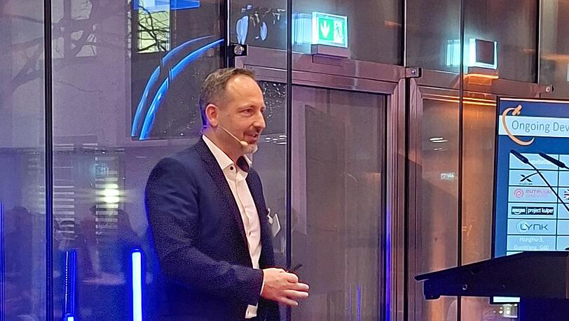 Andreas Knopp, Sprecher des Forschungszentrums Space und Professor für Informationsverarbeitung an der Universität der Bundeswehr München, denkt, dass die Raumfahrt in Europa kommerzieller werden müsse. Andreas Knopp, Sprecher des Forschungszentrums Space und Professor für Informationsverarbeitung an der Universität der Bundeswehr München, denkt, dass die Raumfahrt in Europa kommerzieller werden müsse.