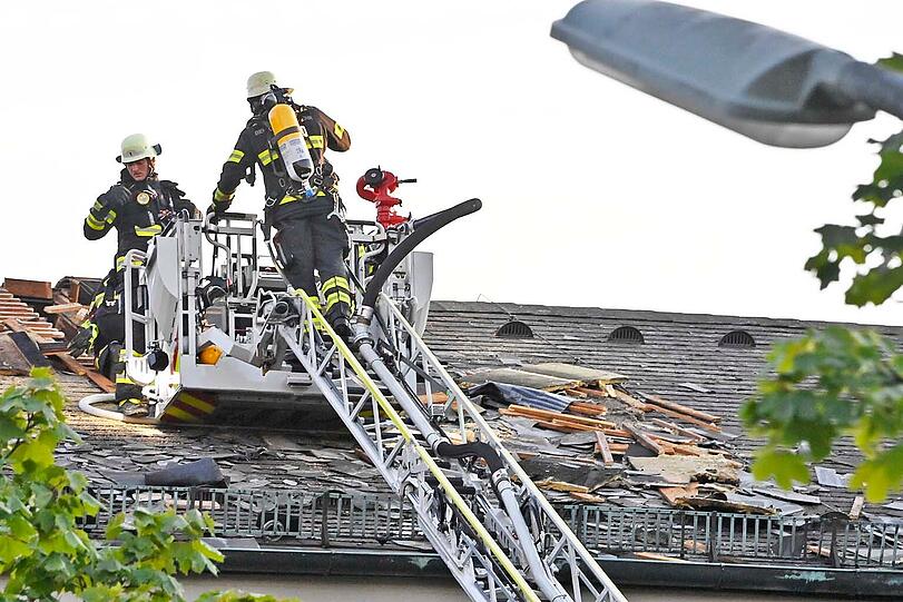 Am Samstag geriet ein Dachbereich der Kirche St. Helena in Untergiesing-Harlaching in Brand.