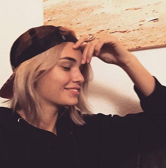 GNTM-Gewinnerin Louisa Hartema musste sich vor dem Start der Berlin Fashion Week noch einmal sammeln