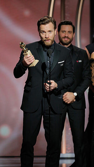 Ewan McGregor mit der Auszeichnung als bester Schauspieler in einer Mini-Serie oder Fernsehfilm für "Fargo".