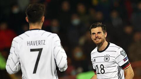 Jonas Hofmann (r) machte das Tor zum 4:1-Endstand.
