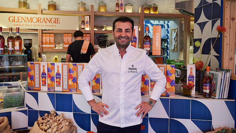 Ali Güngörmüş in seinem Restaurant Pera Meze im Gärtnerplatzviertel. An diesem Dienstag wurde hier ein neuer Whisky von Glenmorangie vorgestellt. Ali Güngörmüş in seinem Restaurant Pera Meze im Gärtnerplatzviertel. An diesem Dienstag wurde hier ein neuer Whisky von Glenmorangie vorgestellt.