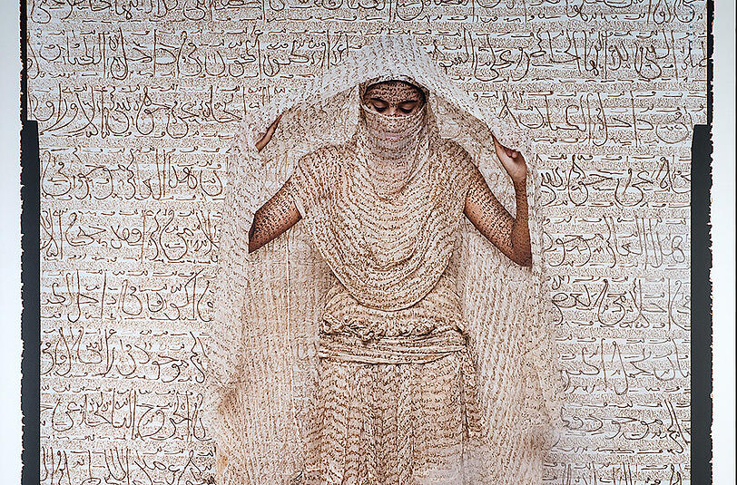 Gegenwartskunst: &bdquo;Fumée d&rsquo;ambre gris&ldquo; der Fotografin Lalla Essaydi.