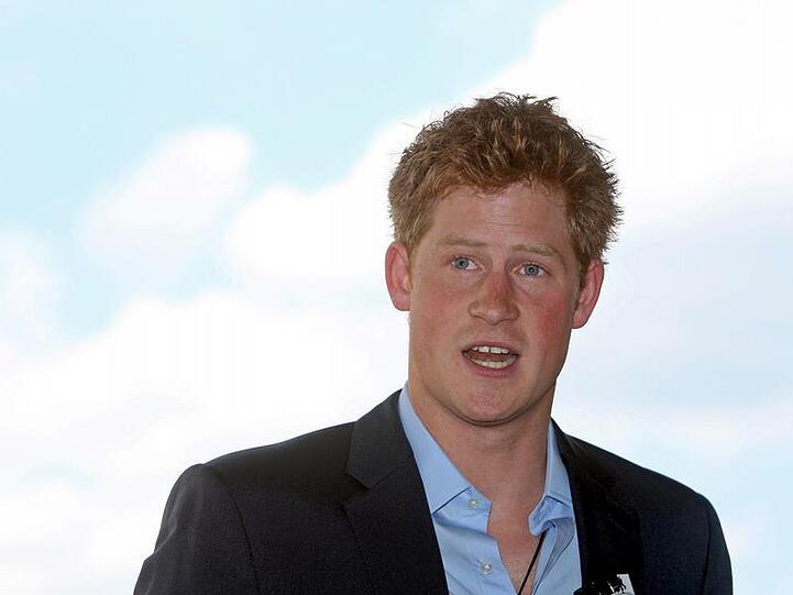 Prinz Harry hat auf einer Privatparty mit Ex-Freundin Chelsy Davy gefeiert.