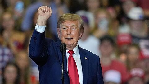 Trump feierte die Gewalt gegen St&ouml;rer seiner Rede.