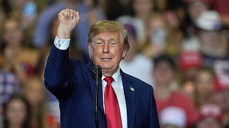 Trump feierte die Gewalt gegen St&ouml;rer seiner Rede.