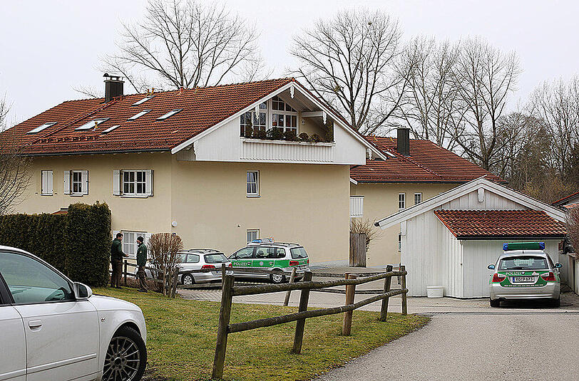 Bilder vom großen SEK-Einsatz in Chieming. Ein 54-jähriger Mann verschanzte sich schwer bewaffnet in seiner Wohnung.