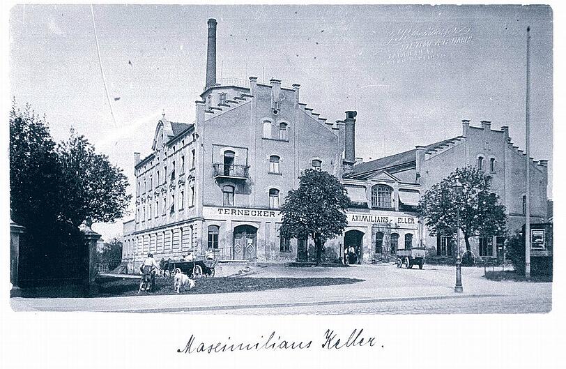 Der Maximilianskeller befand sich in der Prinzregentenstraße 75 bis 98. Der Brauerei- und Ausschankkomplex wurde 1928 zugunsten einer Wohnanlage abgebrochen.